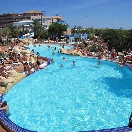 Pasali Mobil Le Mar Estang Кемпинг